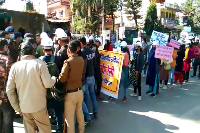 PWD contract junior engineers marched to assembly
