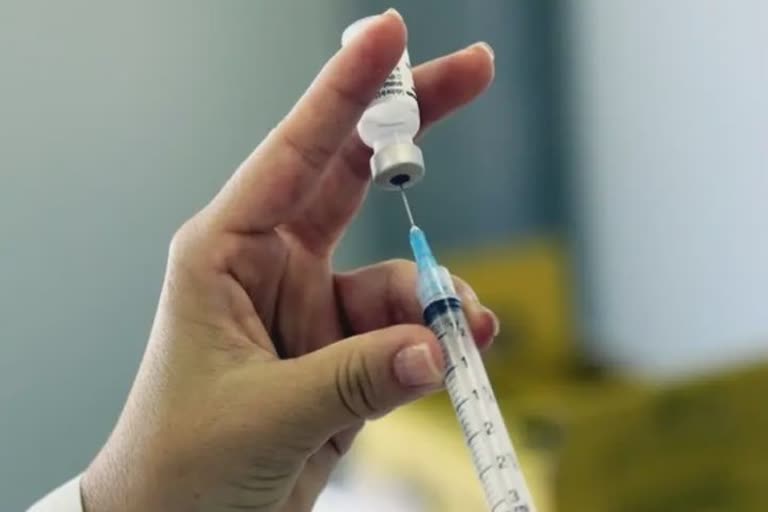 Corona Vaccination In America: કોરોનાની રસી લગાવવાની ના કહેવી ભારે પડી, US નેવીના કમાન્ડરને હાંકી કાઢવામાં આવ્યા