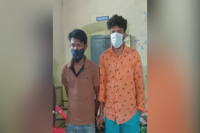 students arrested over drug case  kollam crime news  kollam drug dealers  engineering students in drug cases  kollam latest news  ലഹരി മരുന്നുമായി വിദ്യാര്‍ഥികള്‍ പിടിയില്‍  കൊല്ലത്ത് ലഹരി മരുന്ന് വേട്ട  പുനലൂര്‍ ലഹരി മരുന്ന് കേസ്‌  കൊല്ലം വാര്‍ത്തകള്‍