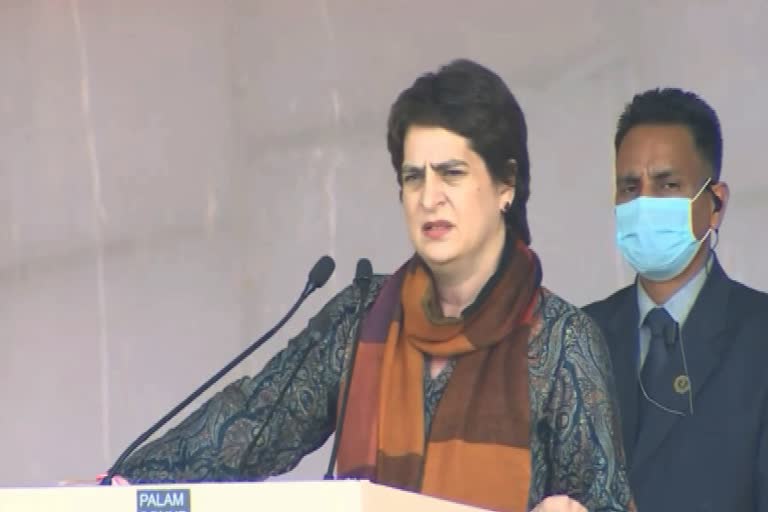 Priyanka Gandhi in Mehangai Hatao Rally