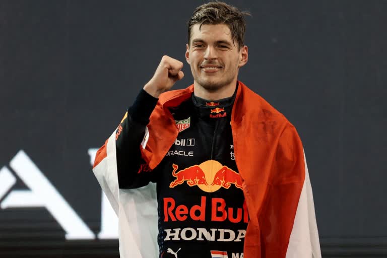 Max Verstappen wins first Formula One title  Abu Dhabi Grand Prix  Max Verstappen wins  Max Verstappen Red Bull  Lewis Hamilton  മാക്‌സ് വെർസ്‌തപ്പാൻ ലോക ചാമ്പ്യൻ  ഫോർമുല വണ്‍ ഗ്രാൻപ്രി  ലൂവിസ് ഹാമിൽട്ടണ്‍  അബുദാബി ഗ്രാൻപ്രീ  വേഗരാജാവായി വെർസ്‌തപ്പാൻ