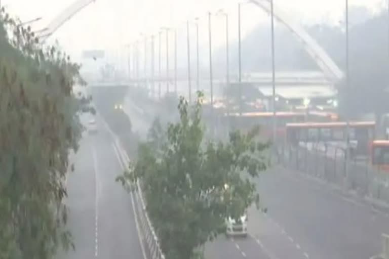 ഡല്‍ഹി വായു ഗുണനിലവാരം  വായു ഗുണനിലവാരത്തില്‍ ഡല്‍ഹി മോശം കാറ്റഗറിയില്‍  വായു ഗുണനിലവാരം സഫര്‍ റിപ്പോര്‍ട്ട്  Delhi air quality in delhi  india todays news  Delhi air pollution news