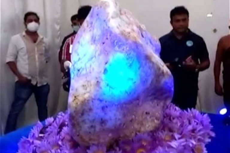 World's biggest blue sapphire 'Queen of Asia' found in Sri Lanka