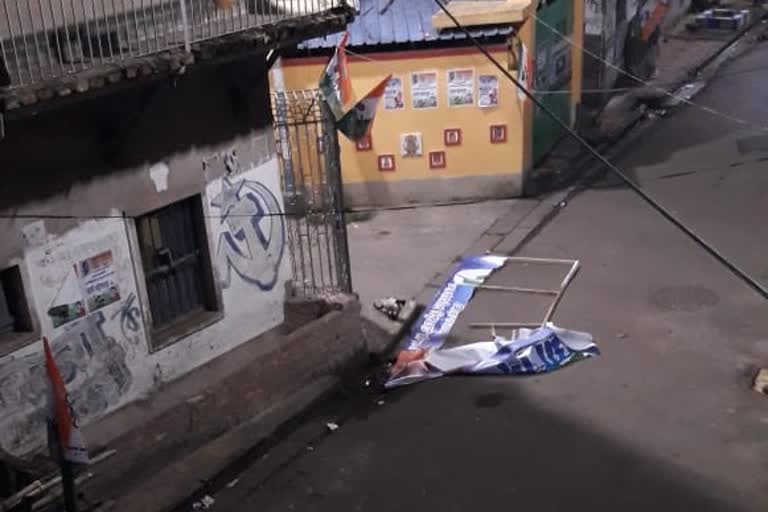 flex banner allegedly torn down by tmc in kolkata