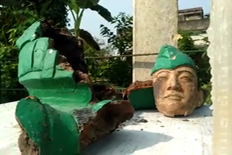 Netaji statue vandalized at Kanchrapara