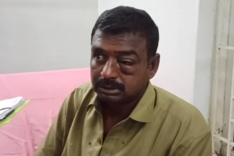 பேருந்து ஓட்டுநரை தாக்கிய காவலர்