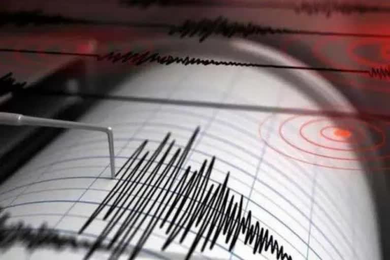 7.6 earthquake hits indonesia, இந்தோனேசியாவில் சக்திவாய்ந்த நிலநடுக்கம்