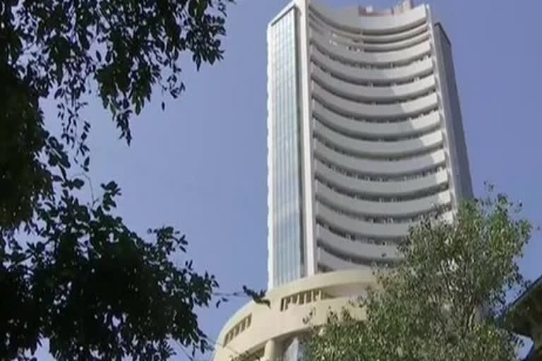 Sensex slides 450 points  Bajaj  HDFC slump