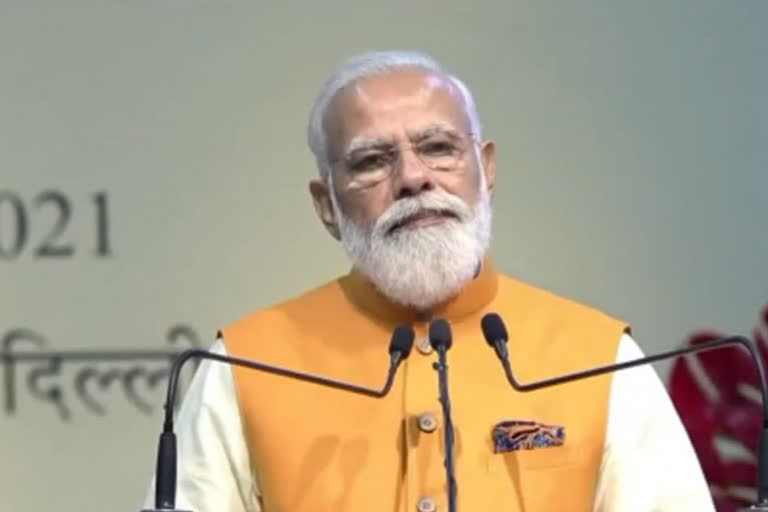 pm modi says varanasi is giving a new direction to development of india