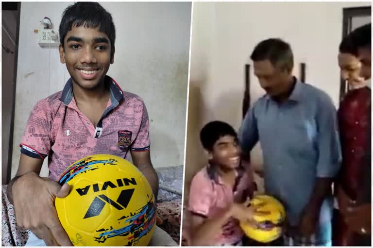 v sivankutty helped differently abled boy  Thiruvananthapuram todays news  പന്ത് ആവശ്യപ്പെട്ട് ഭിന്നശേഷി വിദ്യാര്‍ഥി  ഭിന്നശേഷി വിദ്യാര്‍ഥിയ്‌ക്ക് പന്ത് നല്‍കി വി ശിവന്‍കുട്ടി  തിരുവനന്തപുരം ഇന്നത്തെ വാര്‍ത്ത