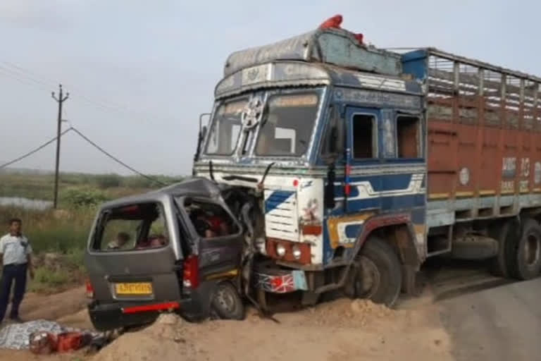 Road accident at Madhya Pradesh