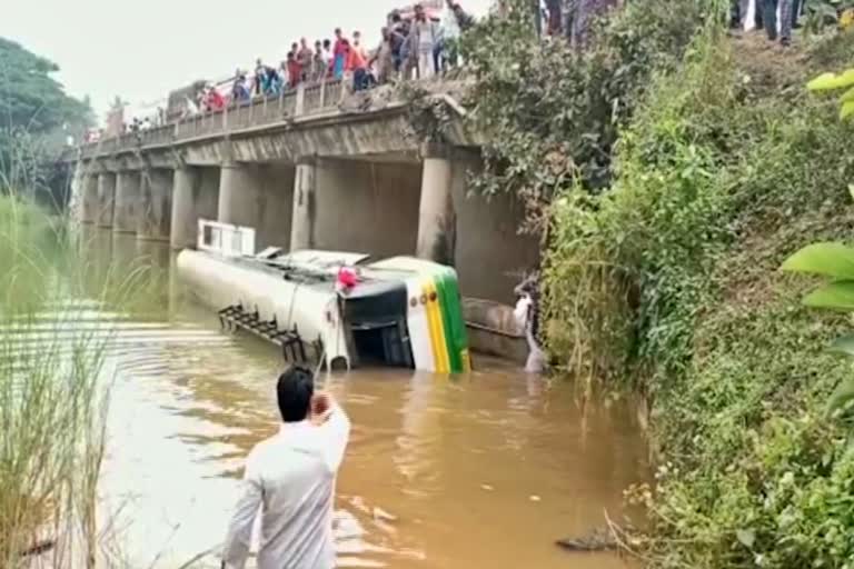 ପଶ୍ଚିମ ଗୋଦାବରୀ ଜିଲ୍ଲାରେ ମର୍ମନ୍ତୁଦ ଦୁର୍ଘଟଣା, ୮ ମୃତ