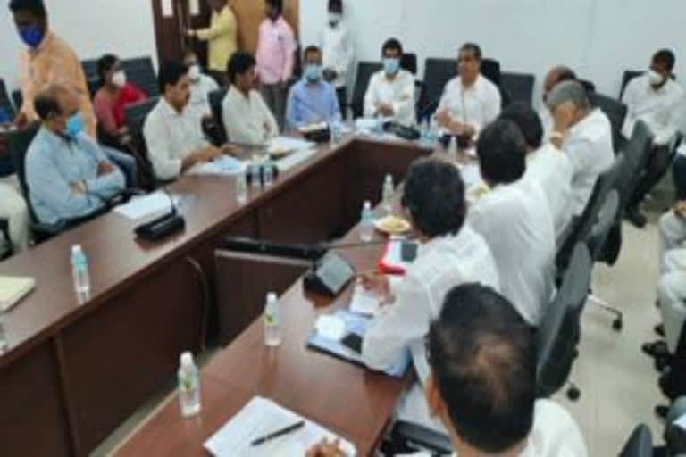 Government meet with AP Employees Union