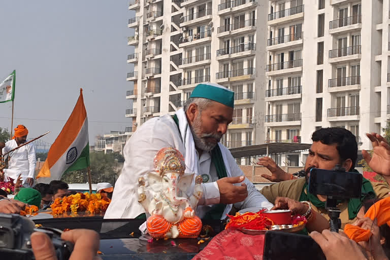 Rakesh Tikait quits Ghazipur border, on his way to home