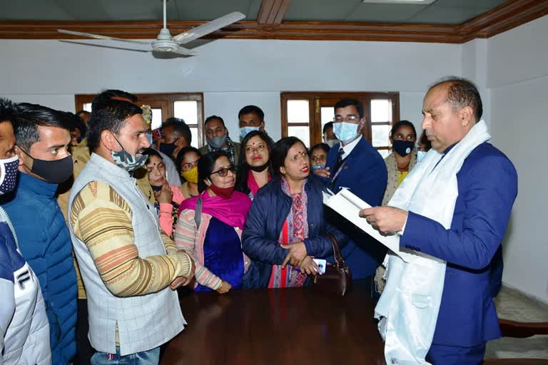 Representatives of various delegations meet CM jairam.