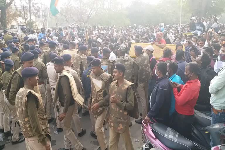 assistant teachers protest