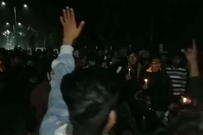 amu-students-protest-with-candle-march