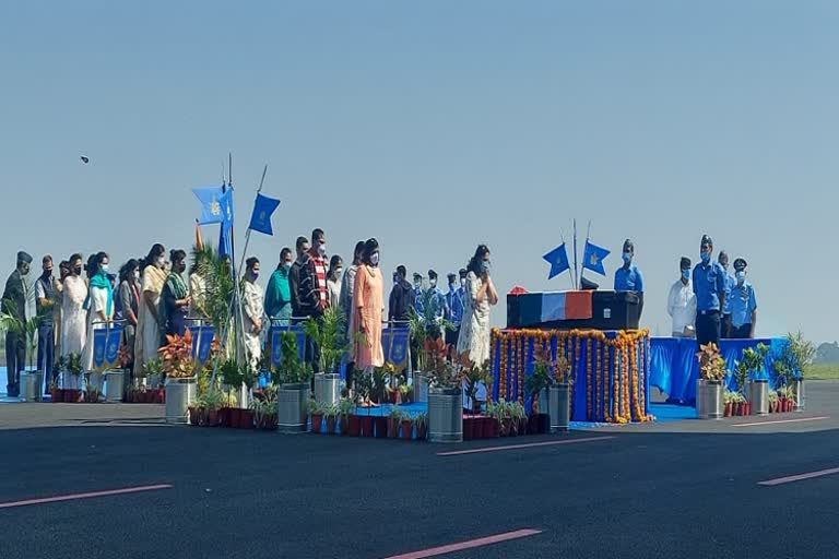 Final salute to Group Captain Varun Singh at Yelahanka Airbase; Airlift to Bhopal