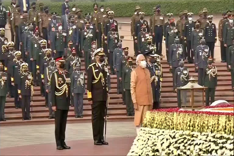 PM Modi participates in homage, reception ceremony of 'Swarnim Vijay Mashaals' at War Memorial