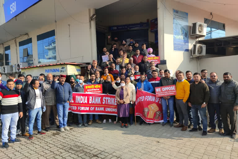 Bank Workers Protest In Una