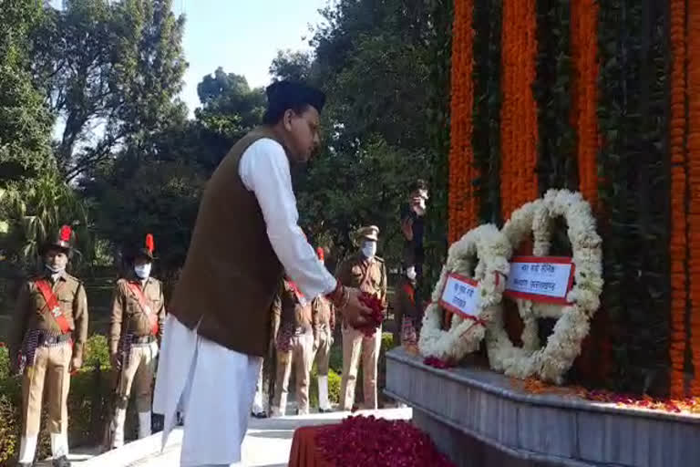 cm-pushkar-singh-dhami-pays-tribute-to-the-martyrs-on-the-occasion-of-vijay-diwas