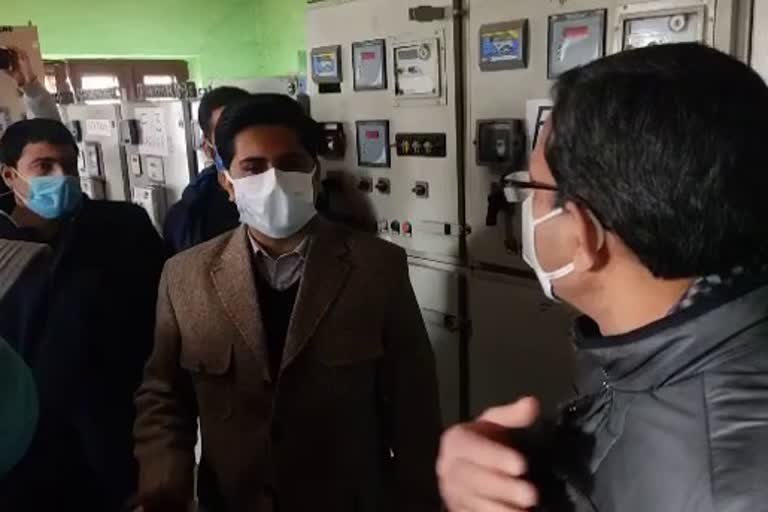 DC Bandipora Visits Sumbal: ڈی سی بانڈی پورہ نے سمبل میں ترقیاتی کاموں کا جائزہ لیا