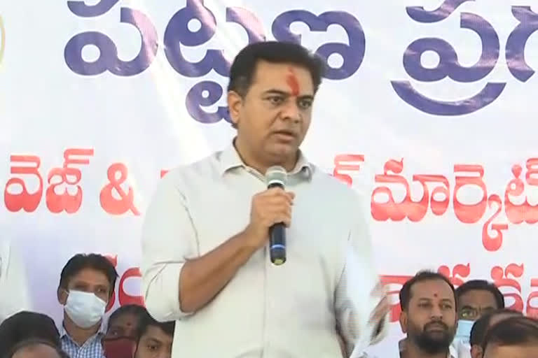 Minister KTR Speech: 'సఫాయి కార్మికులకు జీతాలు పెంచిన ఘనత సీఎం కేసీఆర్​దే'