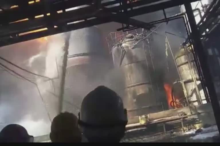 Fire in Chemical Plant in Panchmahal : પ્રચંડ વિસ્ફોટ સાથે લાગેલી આગે 2નાં ભોગ લીધાં, અનેક ઇજાગ્રસ્ત થયાં