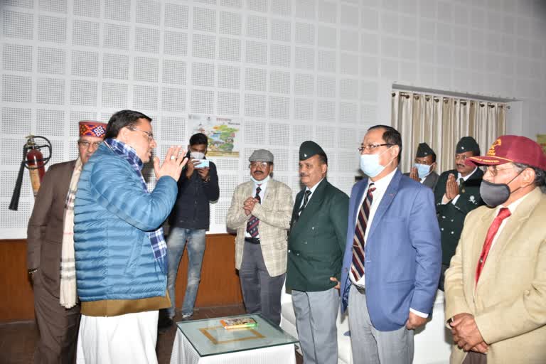 cm-dhami-honored-ex-servicemen-on-the-occasion-of-vijay-diwas