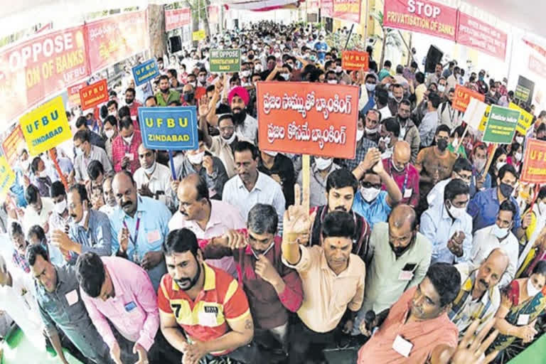 Bank employees strike