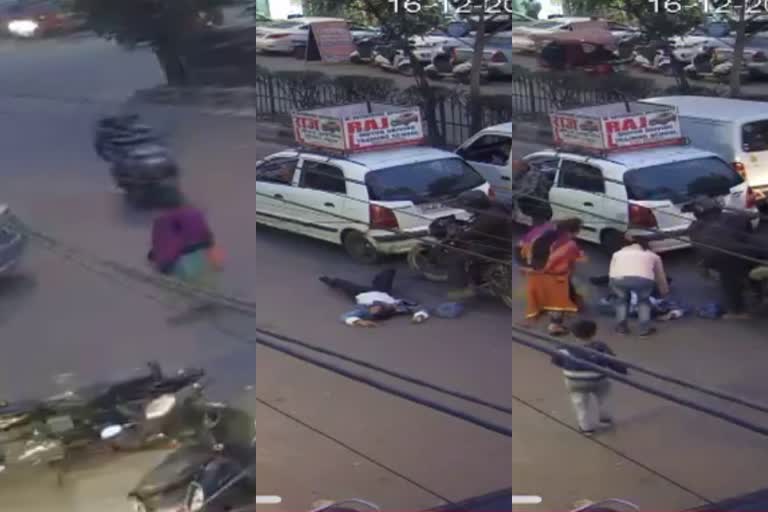 delhi crime news  chain snatchers drags woman  cctv visuals of woman drags on the road  delhi crime rate increase  chian snatchers in delhi  യുവതിയെ റോഡിലൂടെ വലിച്ചിഴച്ചു  മാല പൊട്ടിക്കുന്ന സംഘം ഡല്‍ഹി  ഡല്‍ഹി ക്രൈം വാര്‍ത്തകള്‍