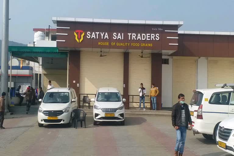 Income tax raid on Satya Sai traders