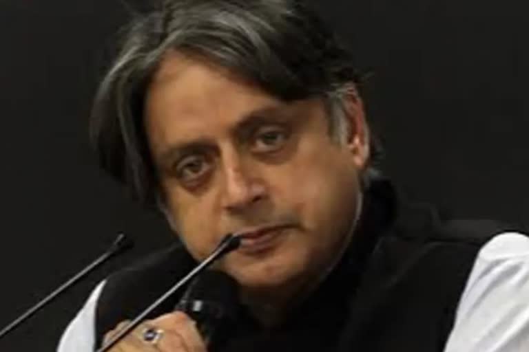 K Rail controversy kearala  Shashi Tharoor stand on K Rail Development  ശശി തരൂര്‍  കെ റെയില്‍ വിവാദം  തരൂരിന്‍റെ വികസന കാഴ്ചപ്പാടിനെതിരെ കോണ്‍ഗ്രസ് നേതാക്കള്‍