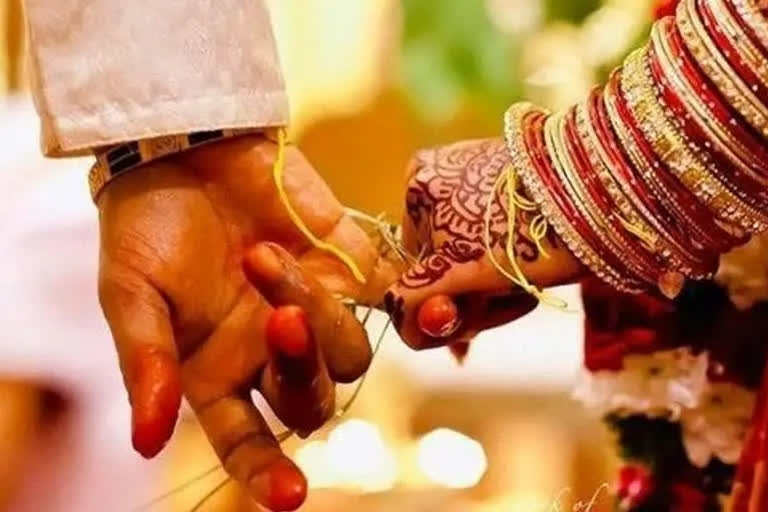 newly married women suicide for dowry harassment in Chandanagar
