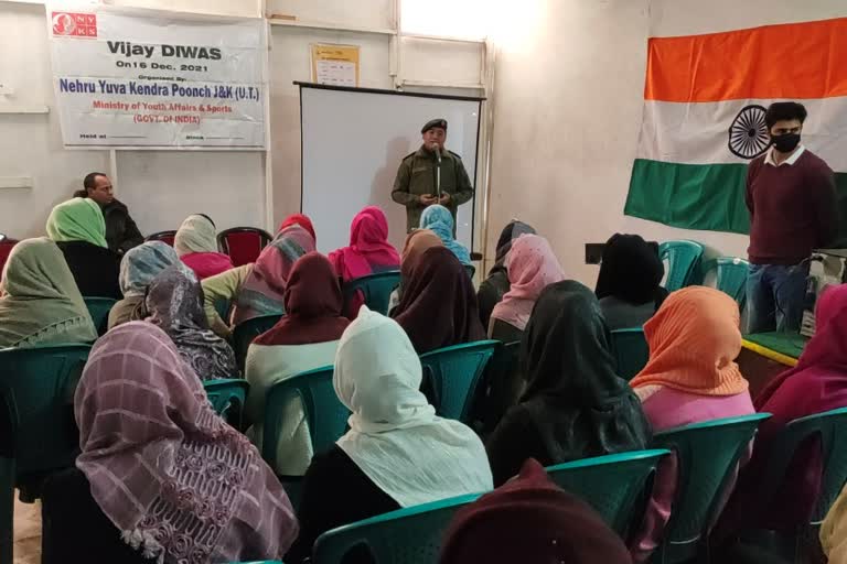 Vijay Diwas Celebrated in Poonch: وجے دیوس تقریب کے دوران قبضے میں لیے گئے پاکستانی ہتھیاروں کی نمائش