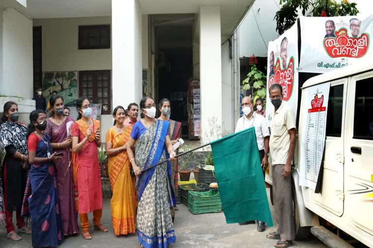 Kerala Government Project 'Thakkali Vandi' Started  to control vegetable price hike in xmas and newyear  thakkali vandi started in kottayam district  പച്ചക്കറി വിലക്കയറ്റം തടയാൻ സർക്കാർ  തക്കാളി വണ്ടി തുടങ്ങി  കോട്ടയം ജില്ലയിൽ പര്യടനം തുടങ്ങി