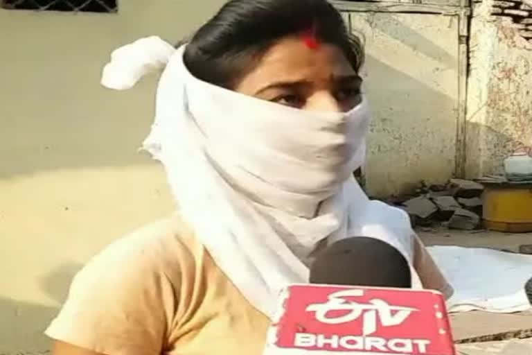 dalit woman harassed in harda stopped from taking water from government tap no entry in temple