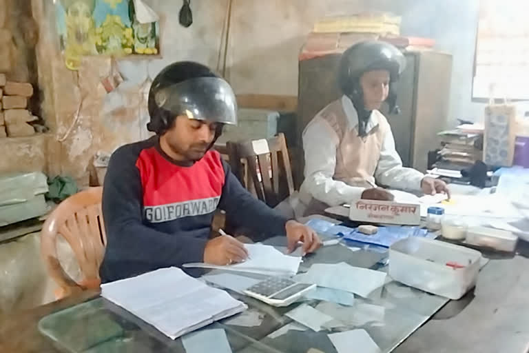 Bihar: Employees forced to wear helmets at work courtesy a dangerous office