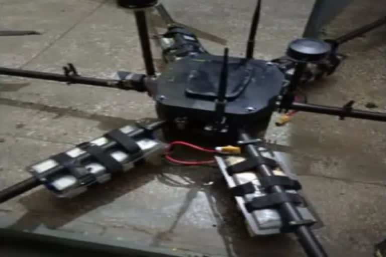 BSF troops capture drone from Pakistan on Ferozpur border  BSF troops deployed in Punjab have captured a hexacopter  Pakistani drone captured in Punjab  பாதுகாப்பு படையிடம் சிக்கிய ட்ரோன் கேமரா  ட்ரோன்கள் அடிக்கடி இந்திய எல்லைக்குள் வருகிறது  விசாரனை நடந்து வருகிறது