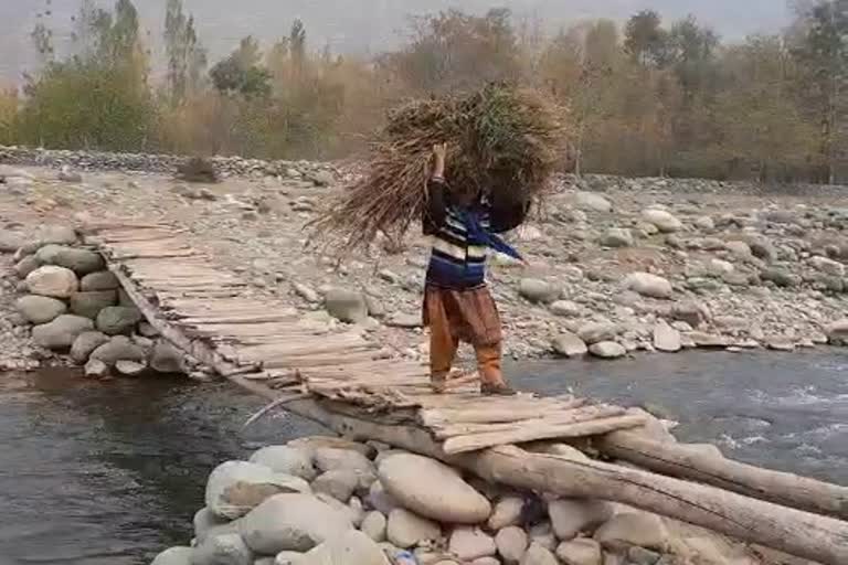 Kokernag Residents Demand Bridge Construction :’دہائیوں بعد بھی پل کی تعمیر کے وعدے وفا نہ ہو سکے‘