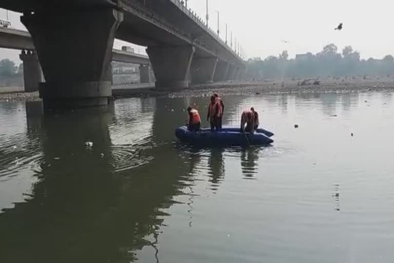 women-jumps-into-tawi-river-from-bikram-chowk-bridge-search-continue