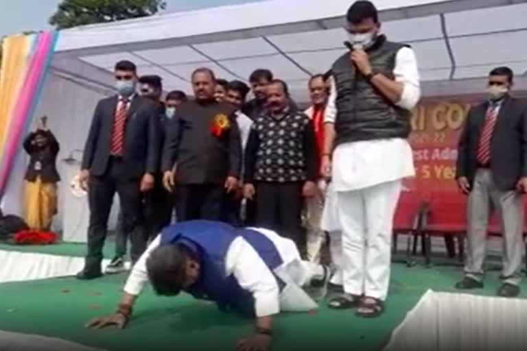 BJP's Kailash Vijayvargiya does over 60 push up