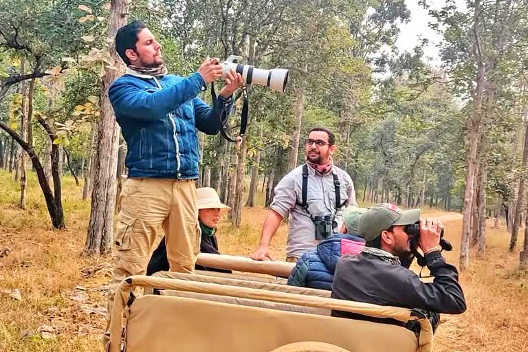 Randeep Hooda reached Satpura Tiger Reserve