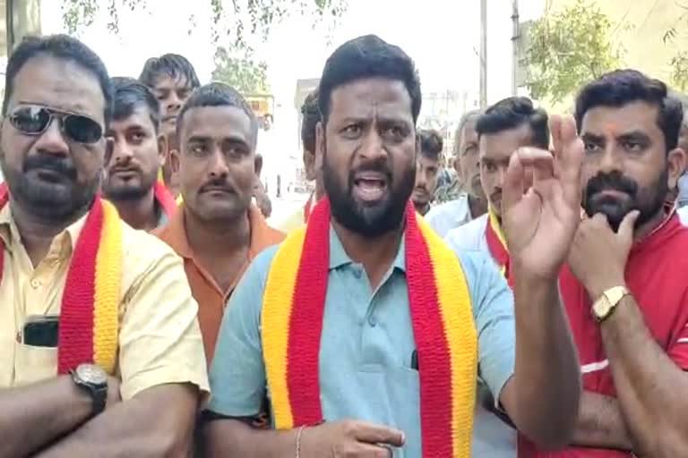 Karave leaders protest against MES in Athani