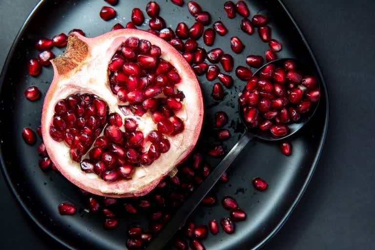 what are the benefits of pomegranate, nutritious fruits to eat, healthy food ideas, healthy snacking  tips, अनार के फायदे