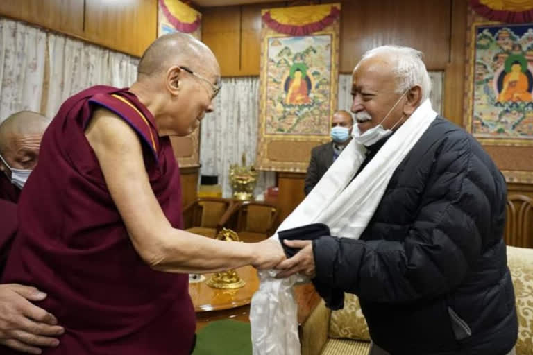 RSS chief Mohan Bhagwat meeting with Tibetan Dalai Lama  RSS chief Mohan Bhagwat says all Indians DNA are same  എല്ലാ ഇന്ത്യക്കാരുടേയും ഡിഎൻഎ ഒരുപോലെയെന്ന് മോഹൻ ഭാഗവത്  ദലൈലാമയുമായി മോഹൻ ഭാഗവത് കൂടിക്കാഴ്ച നടത്തി