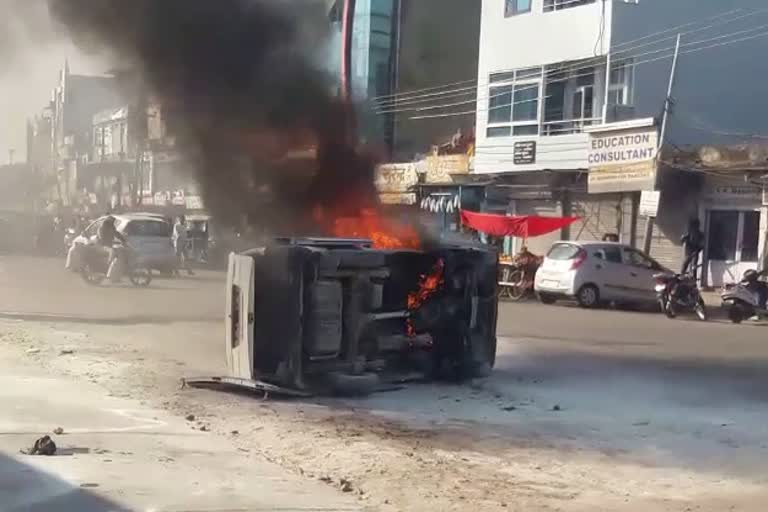 van caught fire in kota