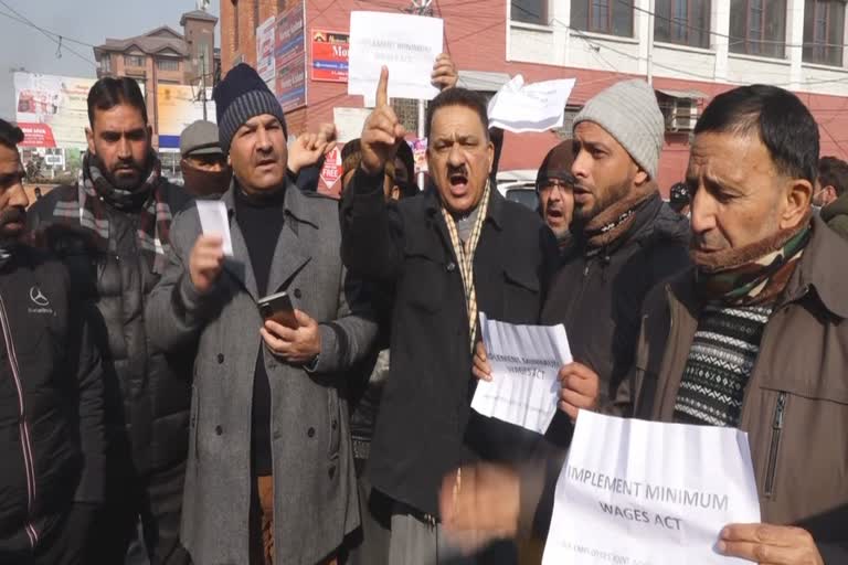 EJAC protest in srinagar ,demand regulation of daily wagers