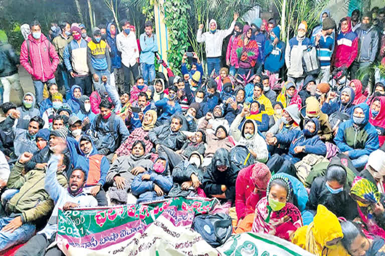 dharna-of-tribal-community-leaders-from-yesterday-at-paderu-itda