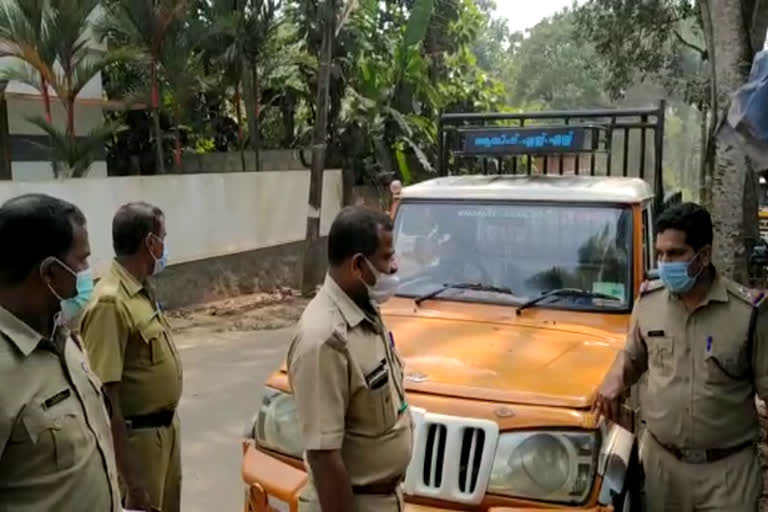 ബാലരാമപുരം വാഹനങ്ങള്‍ അടിച്ചു തകര്‍ത്തു  vandalising vehicles in balaramapuram  റസല്‍പുരം വാഹനങ്ങള്‍ തകര്‍ത്ത സംഭവം